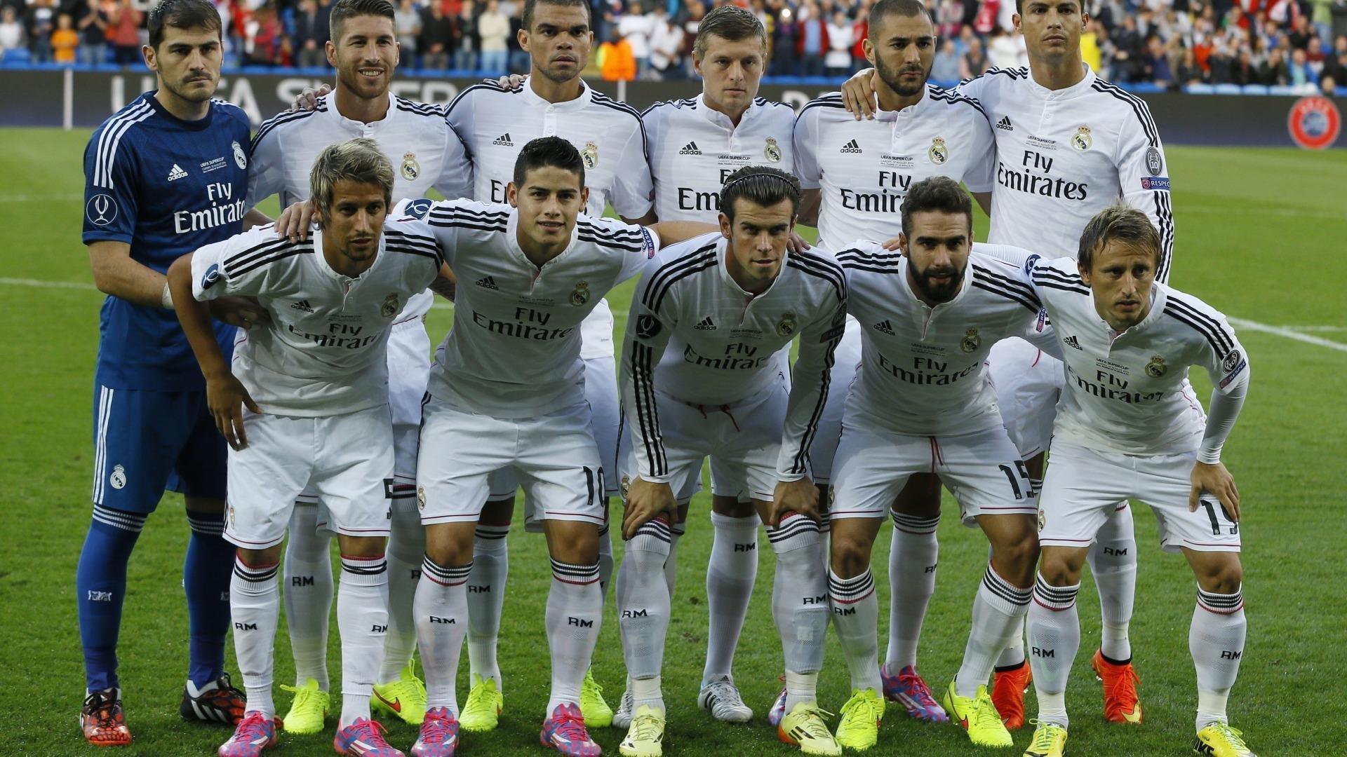 梅西第七次捧起金球奖 刷新足坛历史纪录