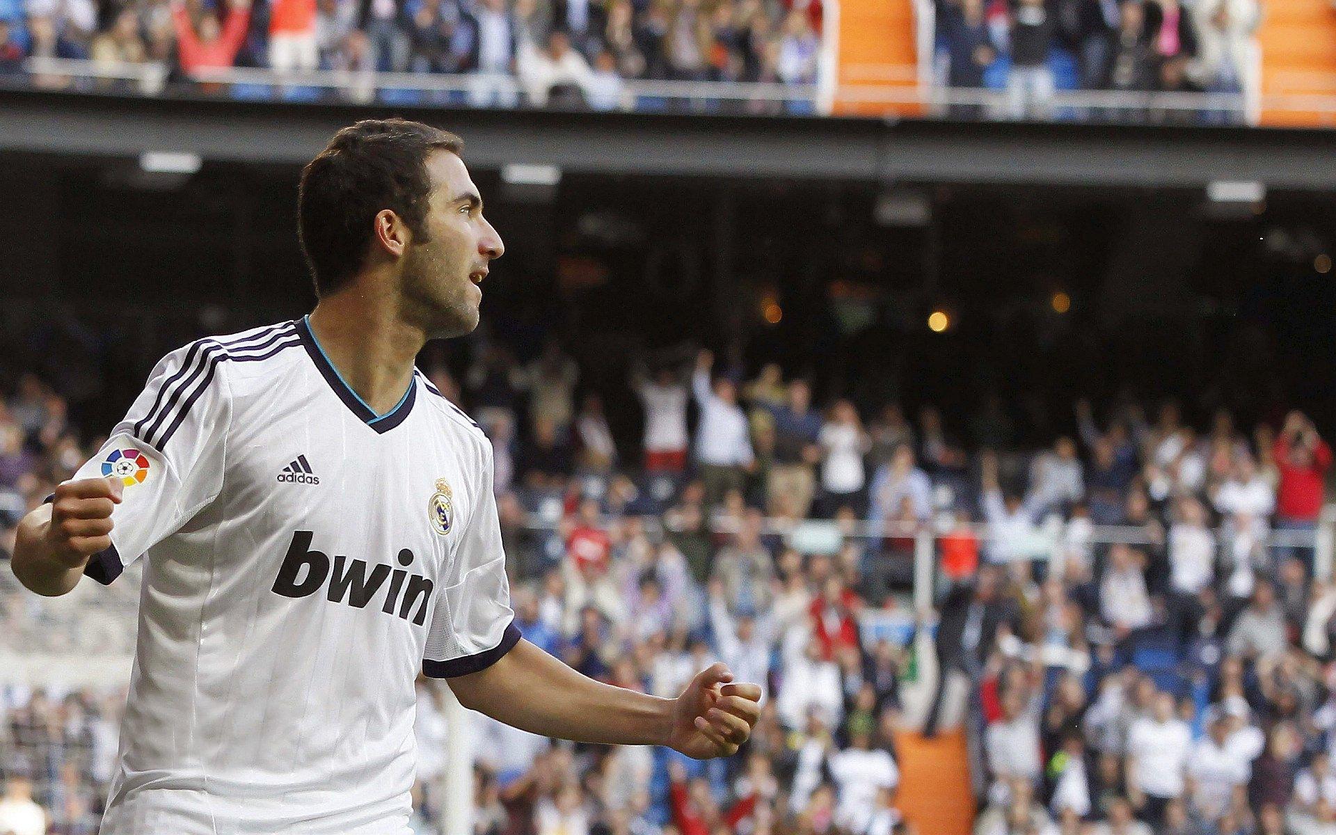 中国花样游泳队巴黎奥运备战冲刺 新编排惊艳国际赛场