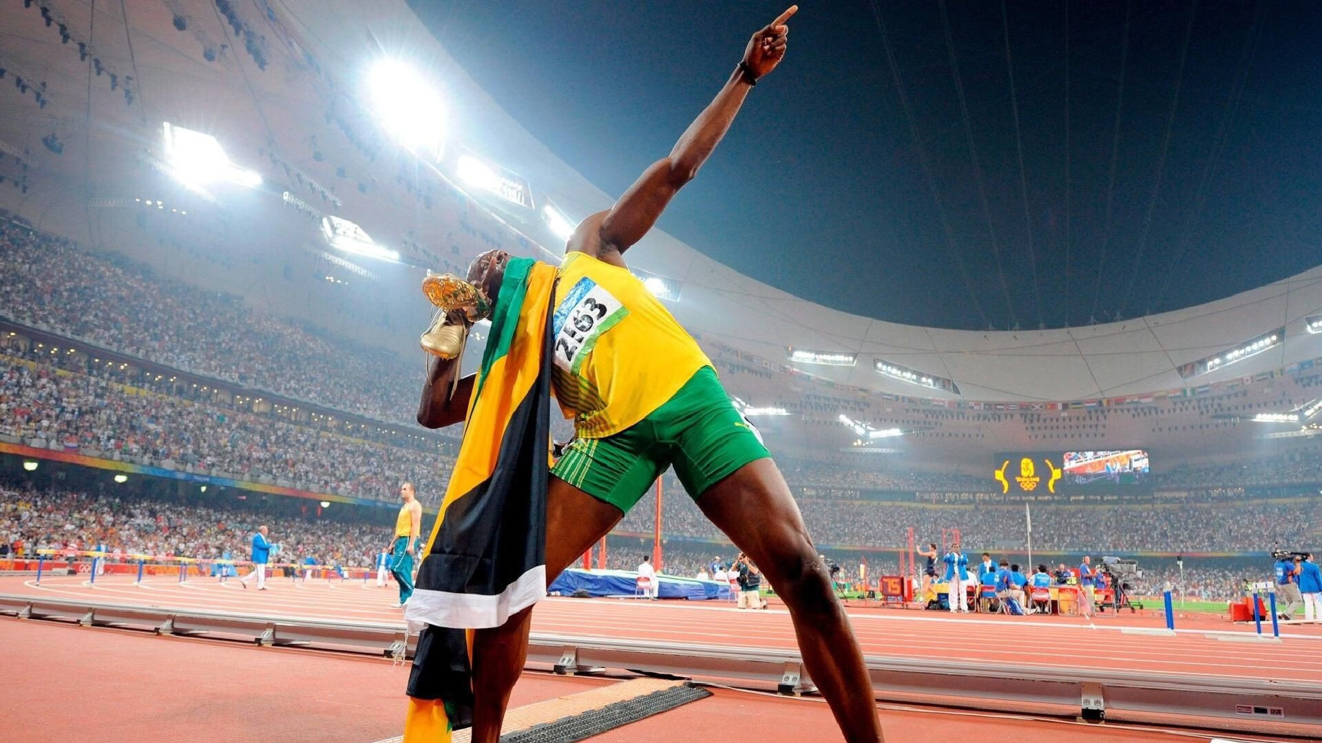 百米飞人巅峰对决 新星闪耀打破纪录